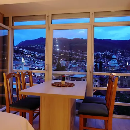 Deluxe Bellevue Apartment